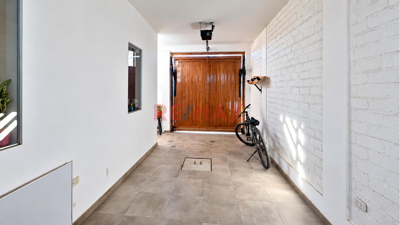Se Vende Hermosa Y Moderna Casa De 3 Pisos Con Piscina En Excelente Ubicación - 16