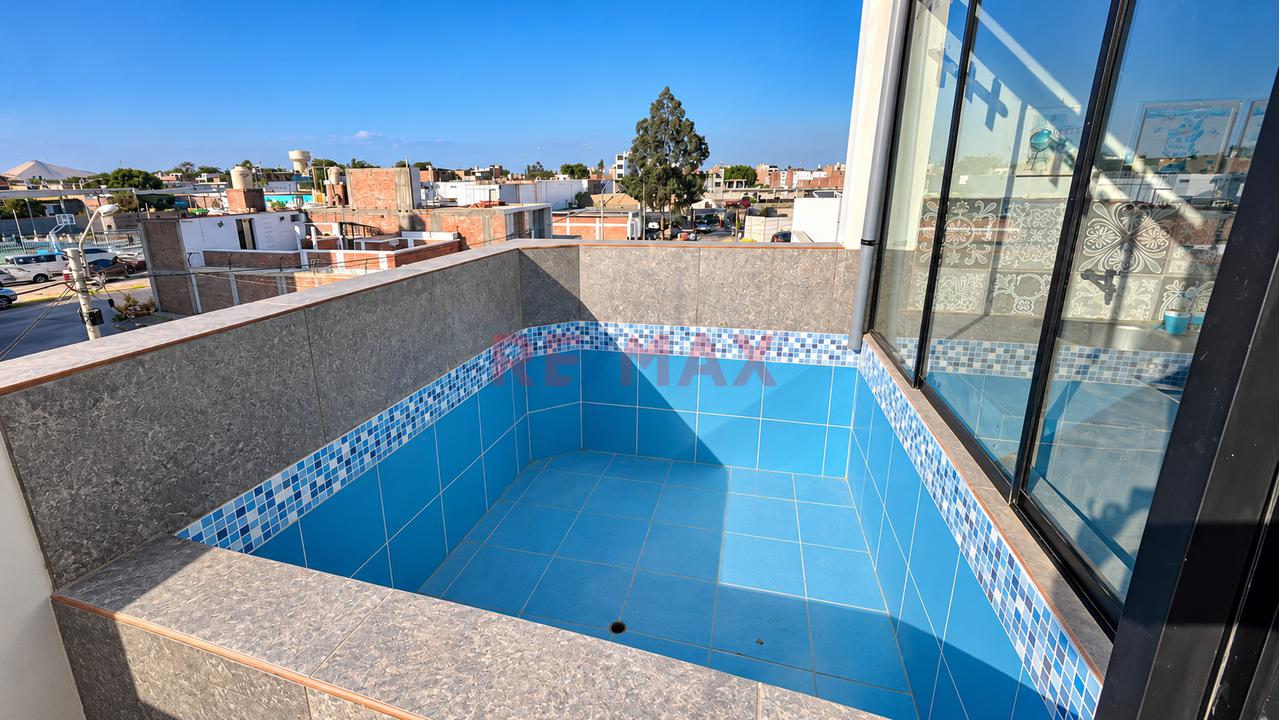 Se Vende Hermosa Y Moderna Casa De 3 Pisos Con Piscina En Excelente Ubicación — foto 15