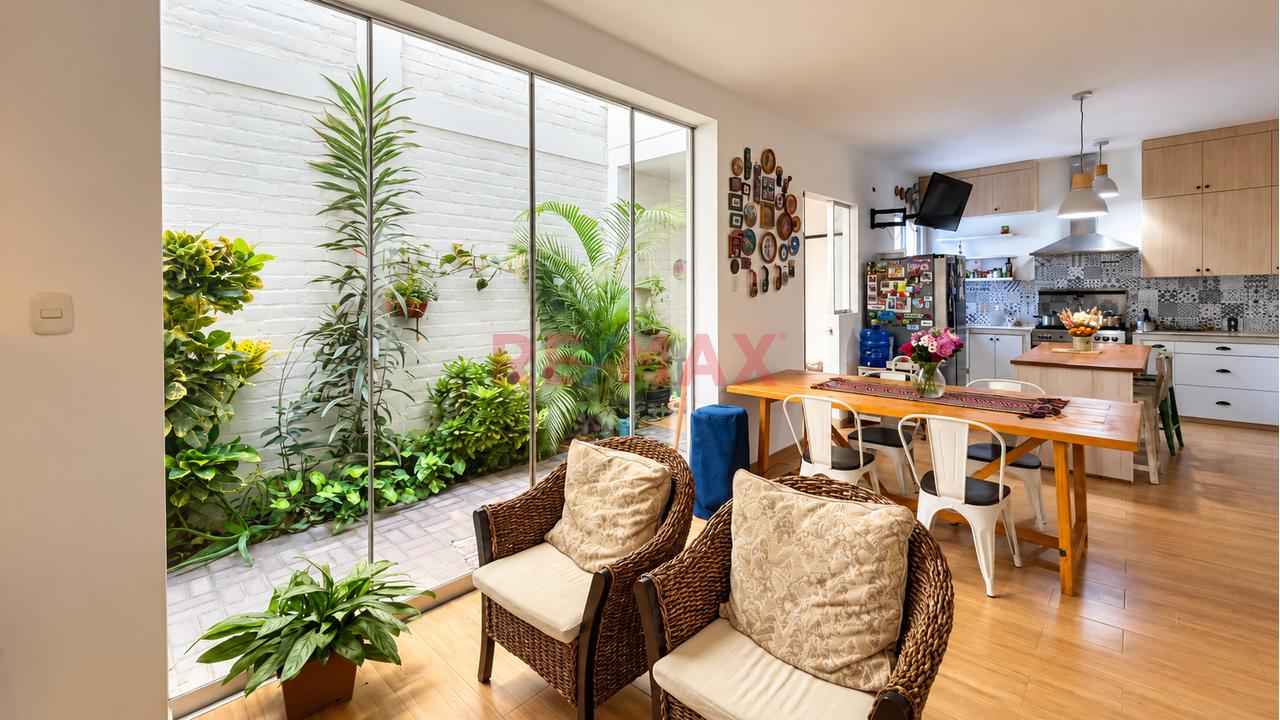Se Vende Hermosa Y Moderna Casa De 3 Pisos Con Piscina En Excelente Ubicación — foto 3