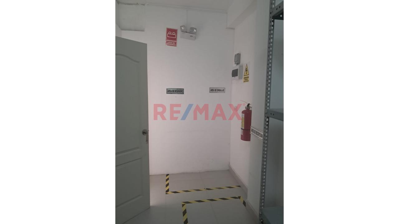 🏢 ¡Alquila Local Comercial De 33 M² En Avenida Principal – Cajamarquilla, Lurigancho! — foto 2