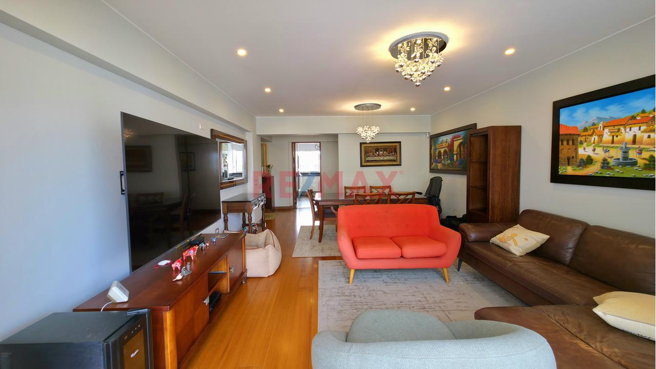 Venta Departamento Dúplex En San Isidro Con Jardín Y Terraza| 306 M² + 3 Cocheras. — foto 2