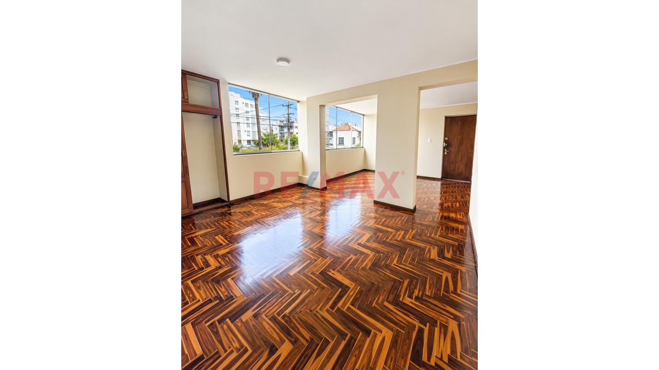 🏡 Departamento En Alquiler En Corpac, San Isidro | 2 Dormitorios, Vista Al Parque Y Cochera