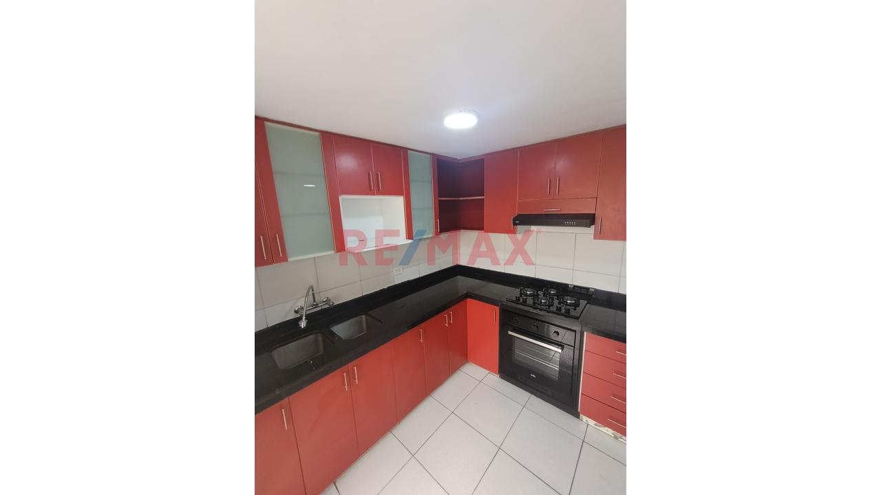 Departamento Con Cochera En Condominio Seguro — foto 2