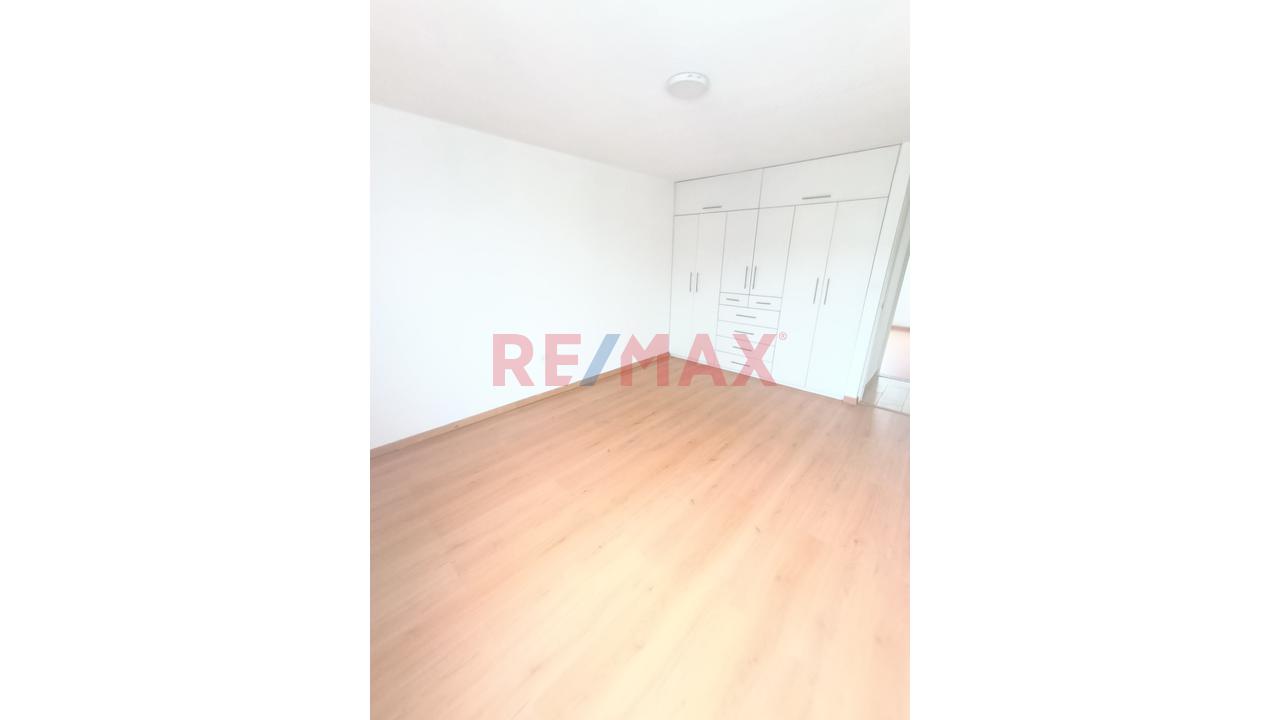 Departamento Con Cochera En Condominio Seguro — foto 4