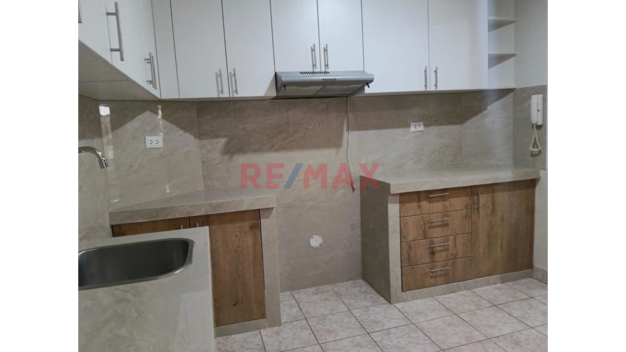 ¡Amplio Departamento De 102 M² En Av. Caminos Del Inca, Surco! — foto 4