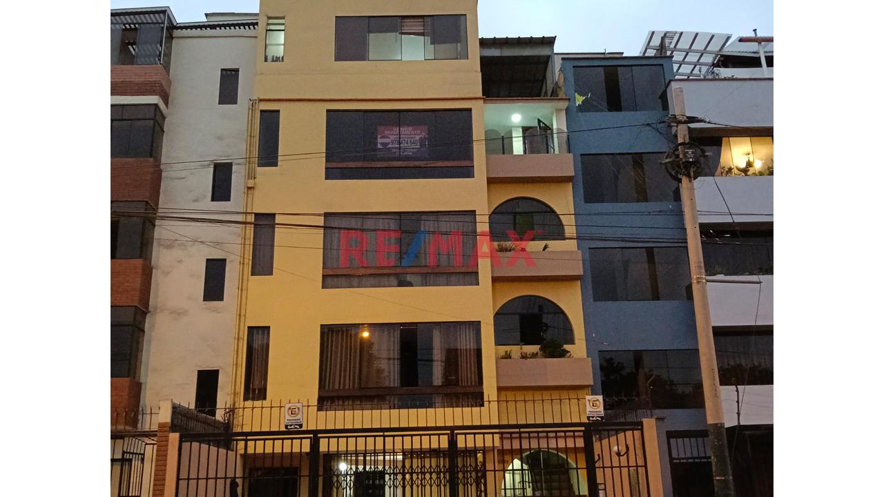 ¡Amplio Departamento De 102 M² En Av. Caminos Del Inca, Surco! — foto 1