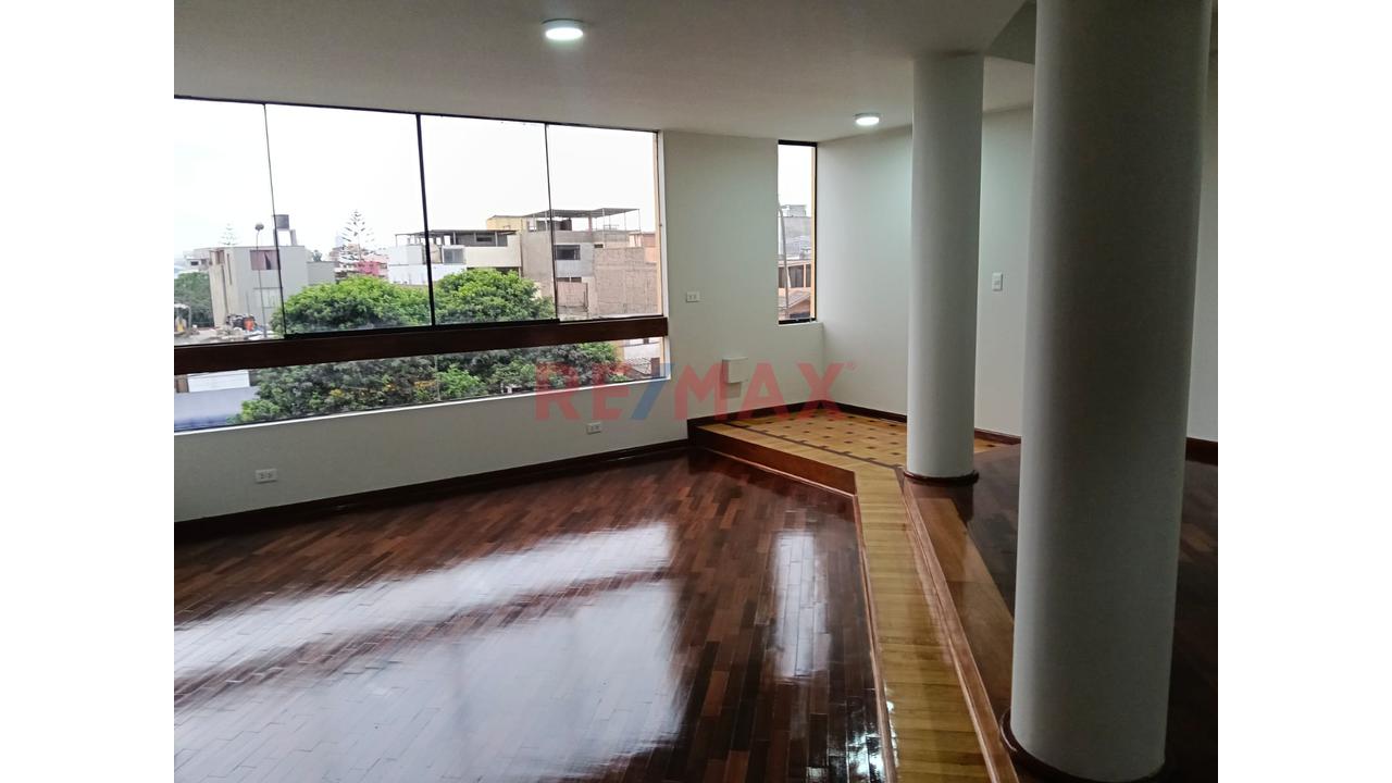 ¡Amplio Departamento De 102 M² En Av. Caminos Del Inca, Surco! — foto 2