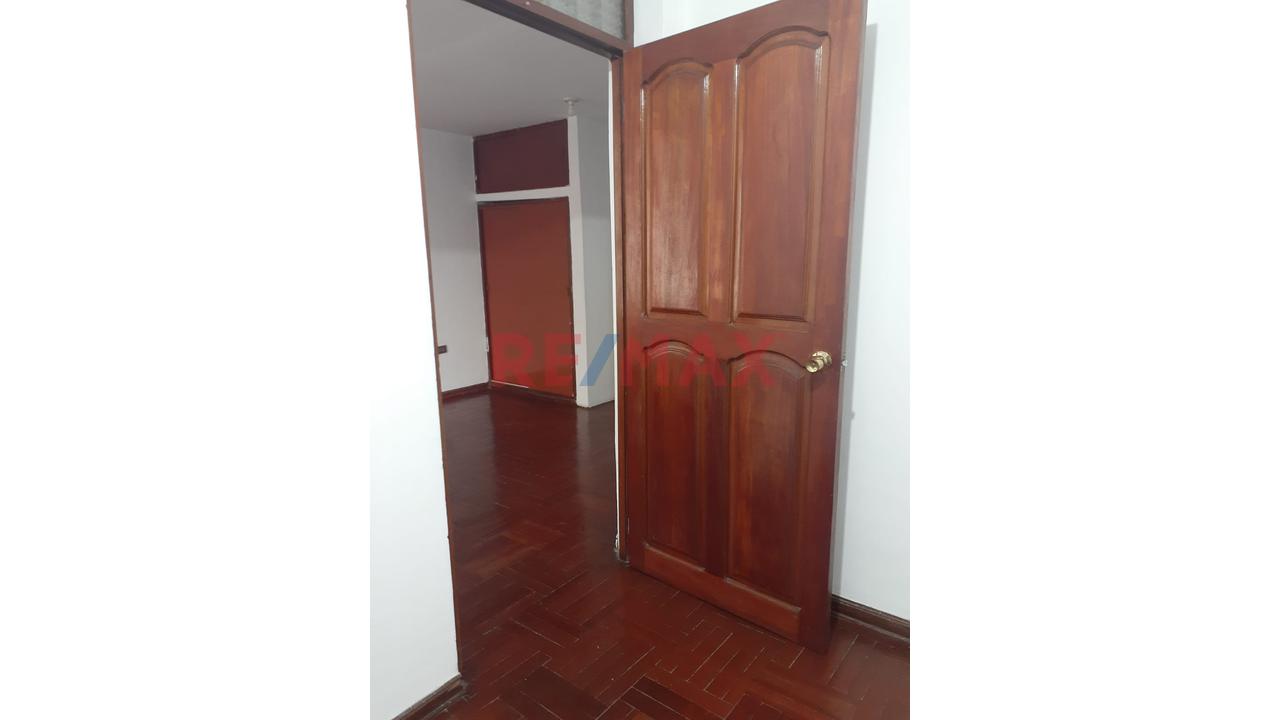 Se Alquila Departamento 2Do Piso Urb Palao Smp — foto 3