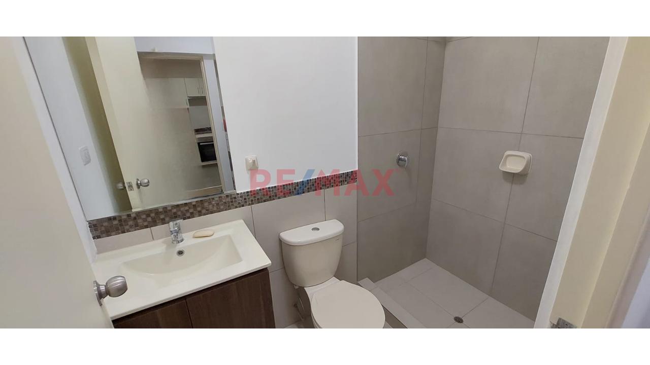 Excelente Vista De Departamento En Piso 13 Con Excelente Ubicacion En Lince - 11