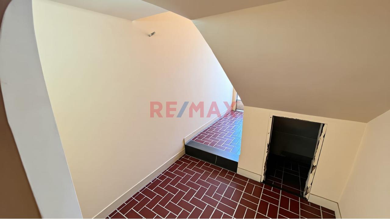 En Alquiler - Local Comercial De 215 M2 / En Primer Piso Con Puerta A La Calle / En La Av. Brasil - Jesus Maria - 16