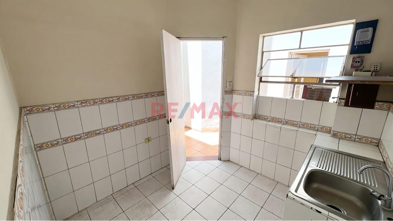 En Alquiler - Local Comercial De 215 M2 / En Primer Piso Con Puerta A La Calle / En La Av. Brasil - Jesus Maria - 19