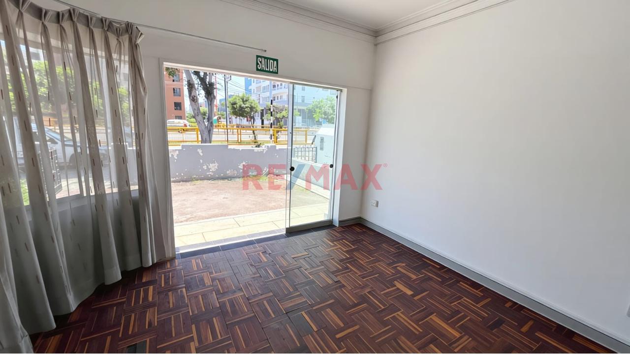En Alquiler - Local Comercial De 215 M2 / En Primer Piso Con Puerta A La Calle / En La Av. Brasil - Jesus Maria — foto 8