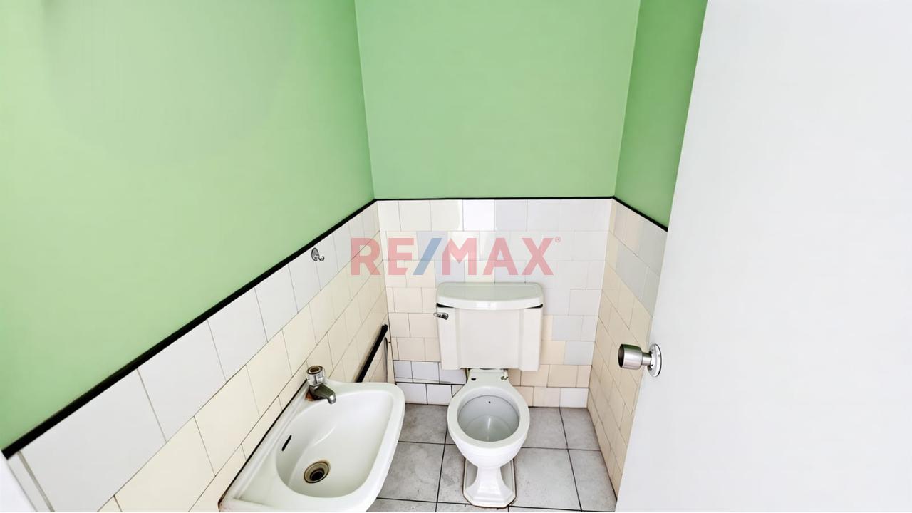 En Alquiler - Local Comercial De 215 M2 / En Primer Piso Con Puerta A La Calle / En La Av. Brasil - Jesus Maria - 21
