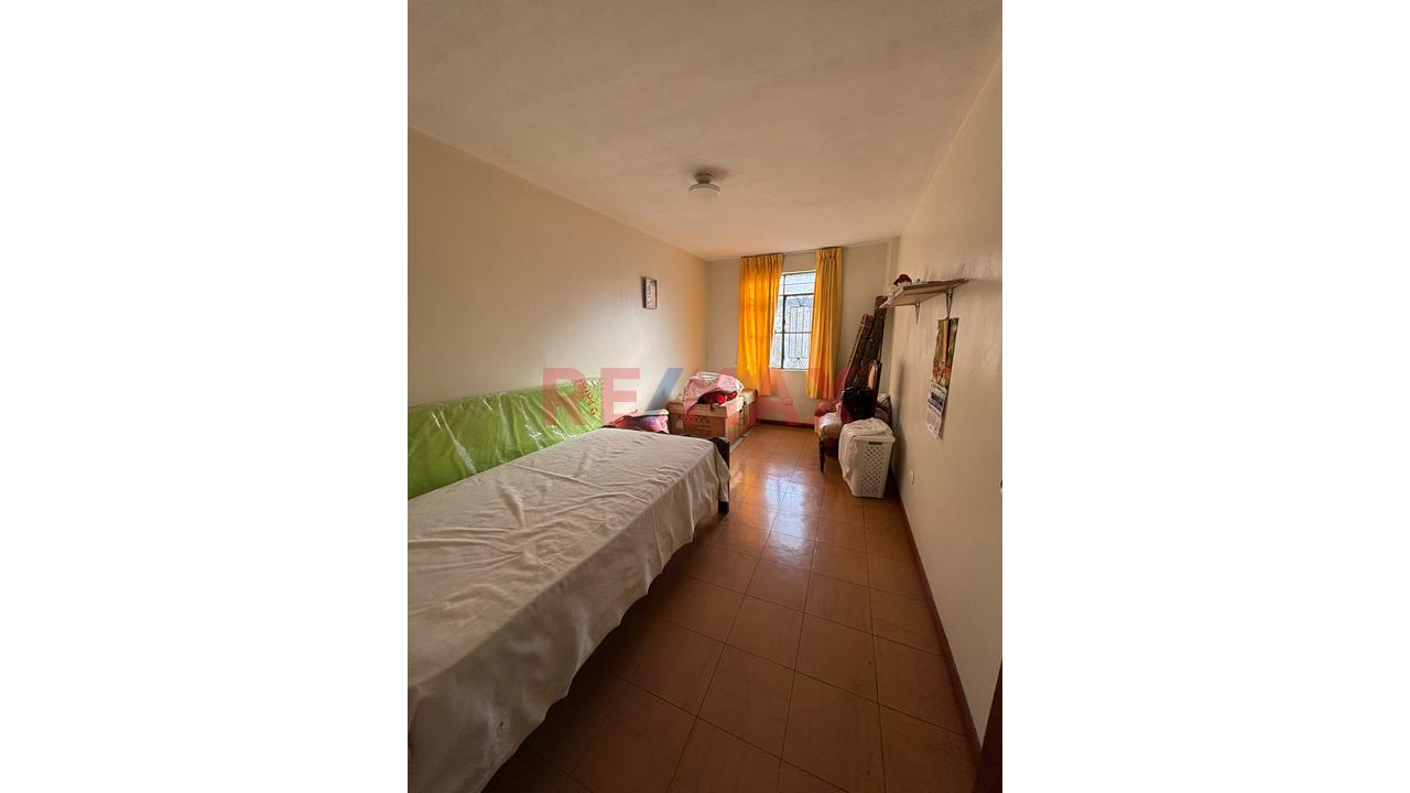 Departamento De 2 Niveles Más Azotea En Ate! — foto 2