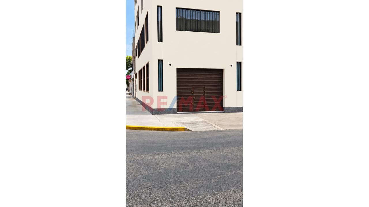 Alquilo Local Comercial De Estreno En Esquina - 2 Pisos - Urb. Santa Maria - 3