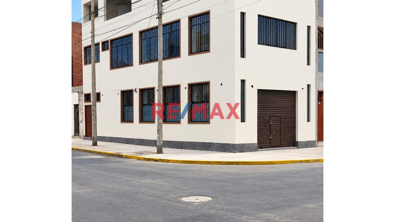 Alquilo Local Comercial De Estreno En Esquina - 2 Pisos - Urb. Santa Maria - 1