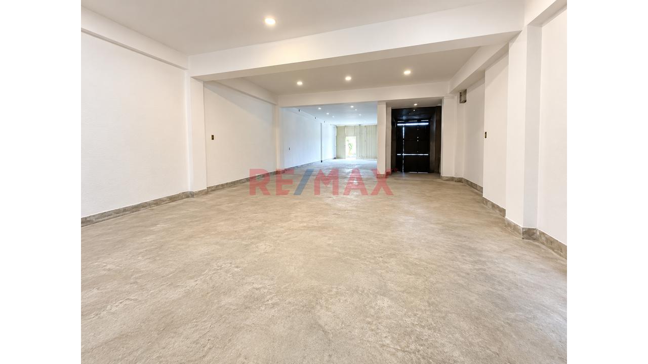¡Alquiler De Local Comercial En Av. Alfredo Mendiola – Los Olivos, Frente A Megaplaza! - Primer Piso | Zonificación Comercial — foto 2