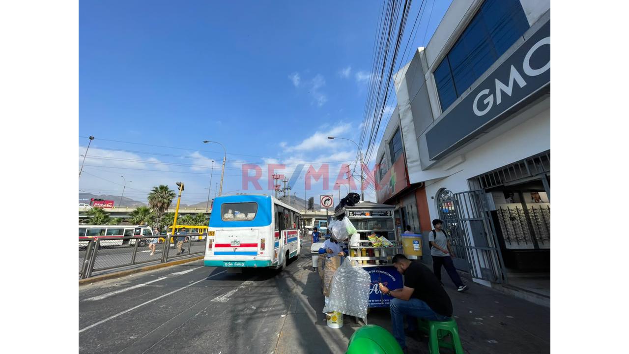 ¡Alquiler De Local Comercial En Av. Alfredo Mendiola – Los Olivos, Frente A Megaplaza! - Primer Piso | Zonificación Comercial — foto 12