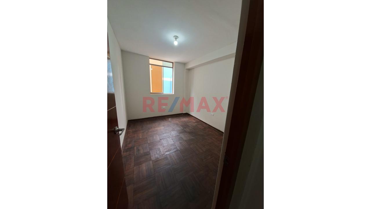 Alquiler Departamentto Remodelado Frente A Parque Distrito De Rimac — foto 10
