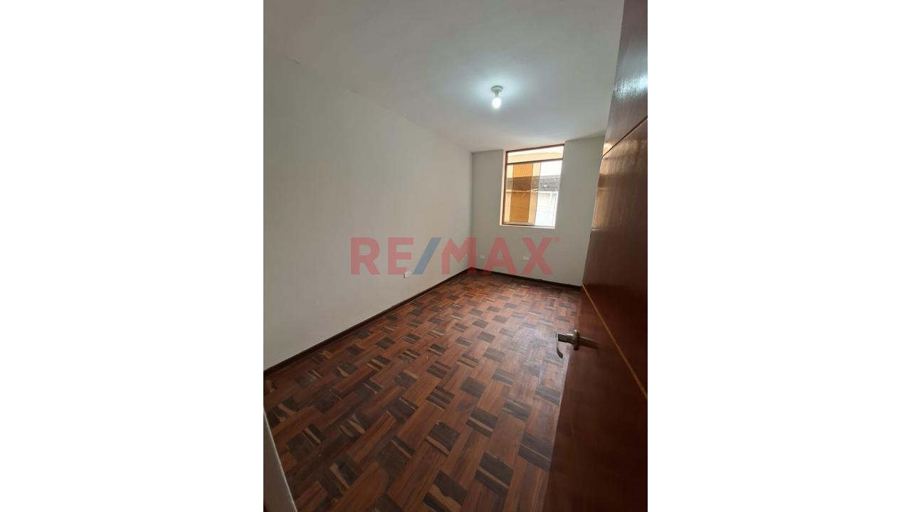 Alquiler Departamentto Remodelado Frente A Parque Distrito De Rimac — foto 4