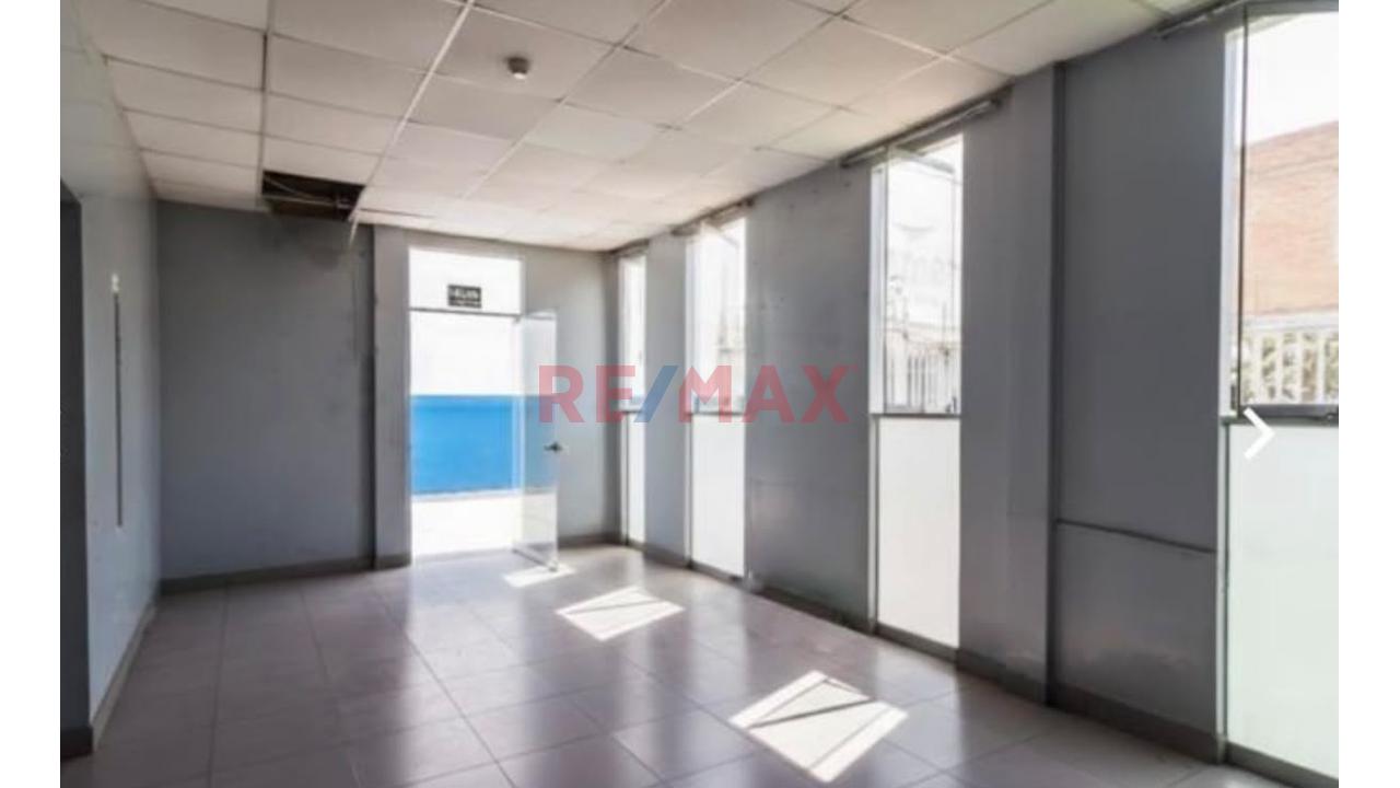 Venta De Local Comercial En San Juan De Lurigancho A Cuadras De Estacion San Carlos - 11
