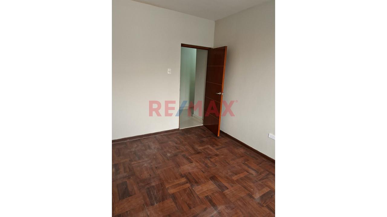 Alquiler Departamentto Remodelado Frente A Parque Distrito De Rimac — foto 3