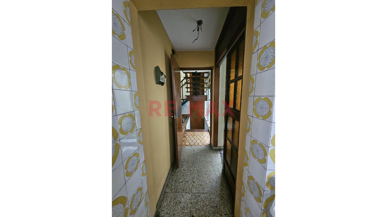 Duplex En Corpac - Una Oportunidad Para Vivir Con Tu Familia En Un Amplio Hogar! - 9
