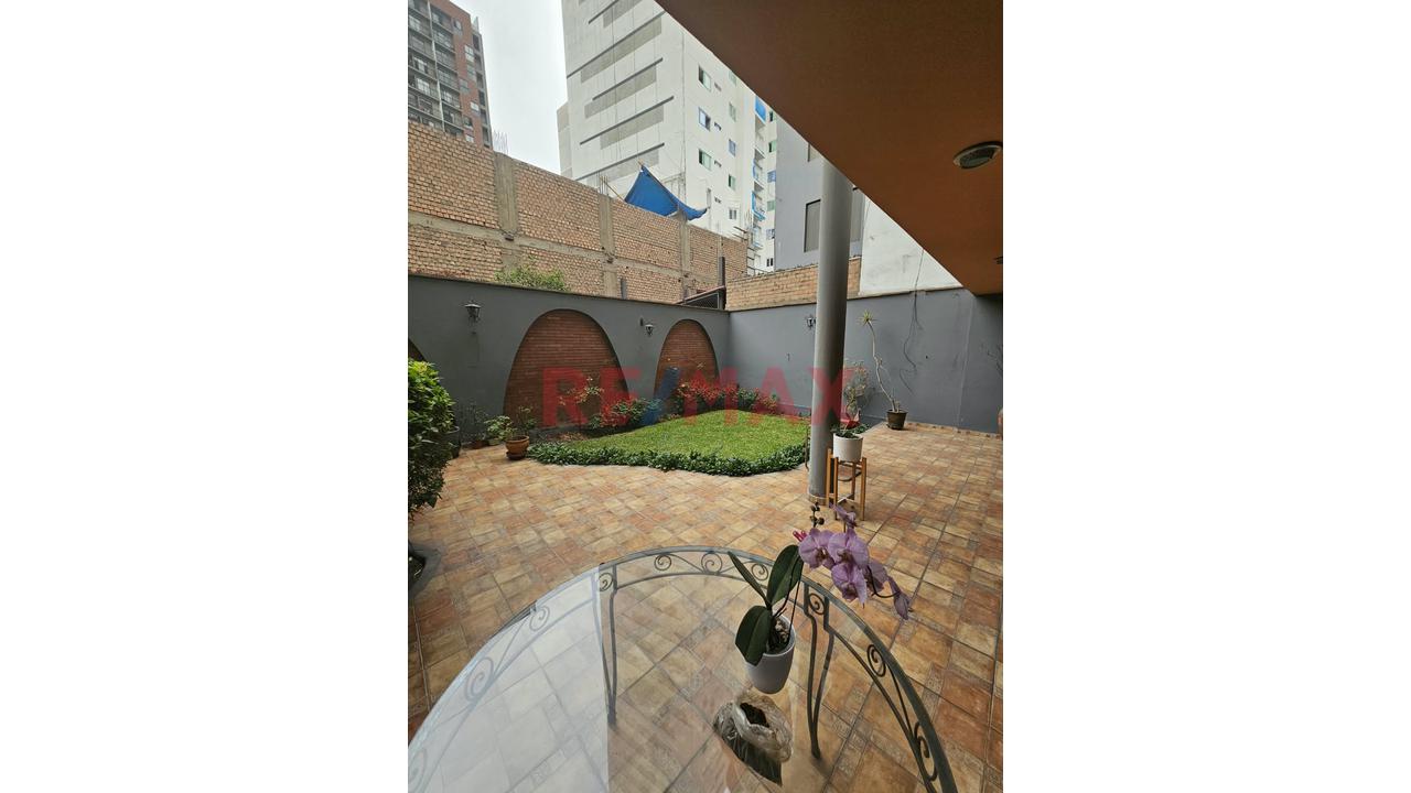 Duplex En Corpac - Una Oportunidad Para Vivir Con Tu Familia En Un Amplio Hogar! - 2