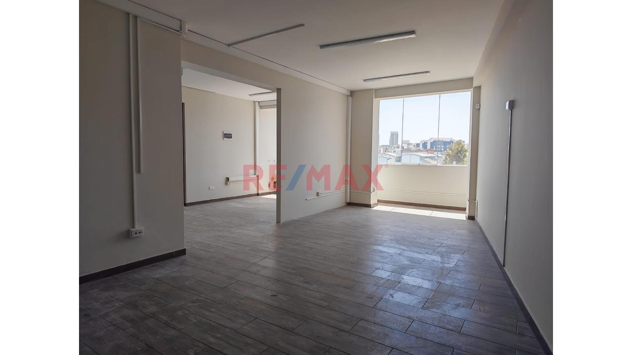 Alquila Local Comercial En Av. Cayma – Excelente Ubicación - 3