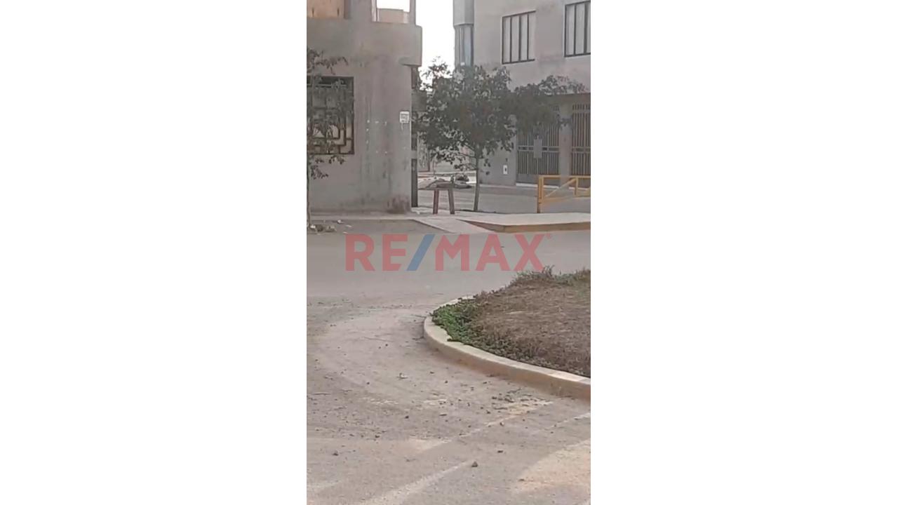 Vendo Terreno En Esquina Y Frente A Parque Urb. Los Ficus De Carabayllo - 7