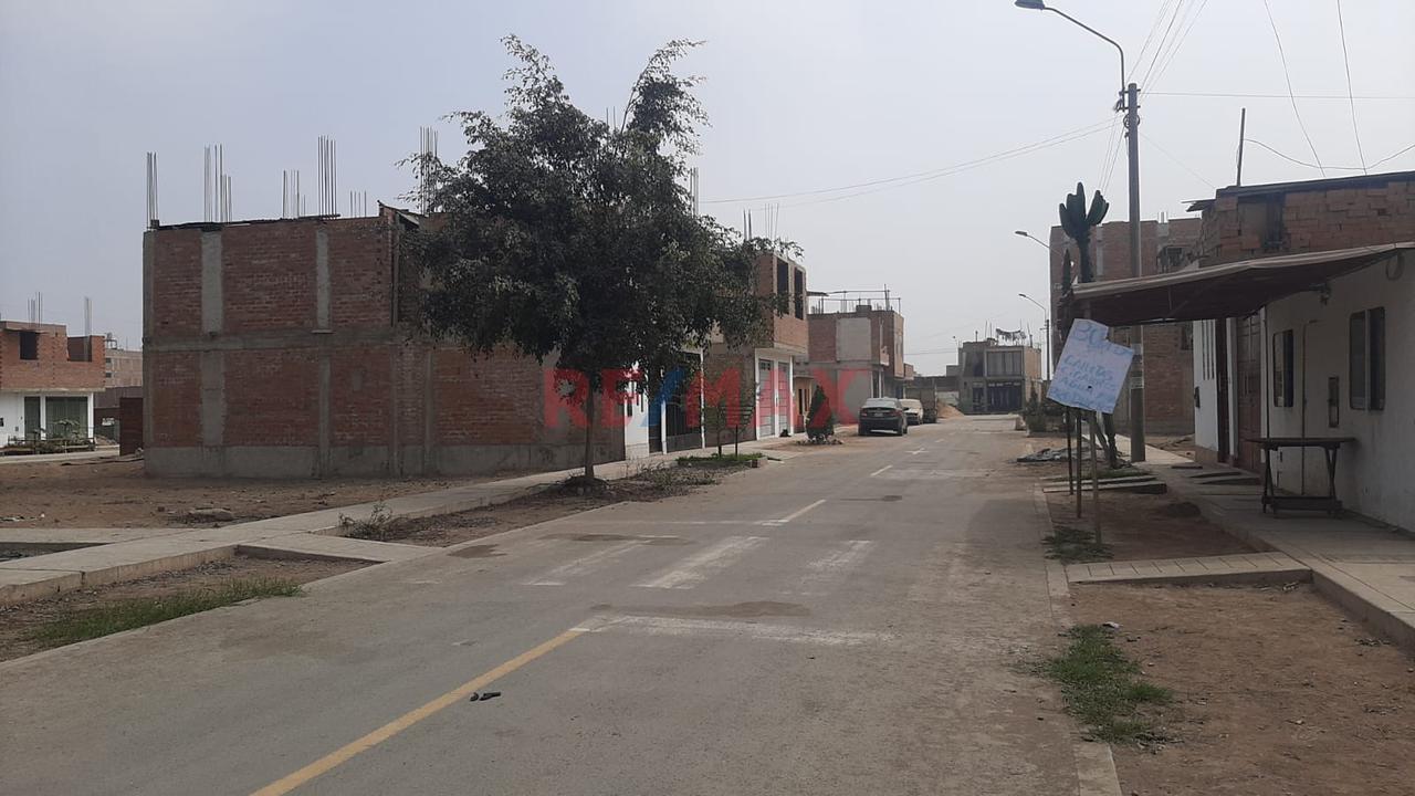 Vendo Terreno En Esquina Y Frente A Parque Urb. Los Ficus De Carabayllo - 6