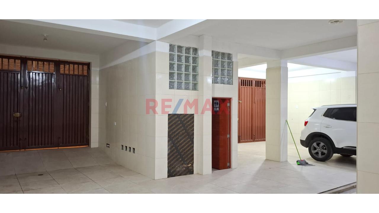Alquiler De Local Comercial De Estreno De 135 M² Con Doble Frente A Dos Vías En Villa María Del Triunfo! - 4