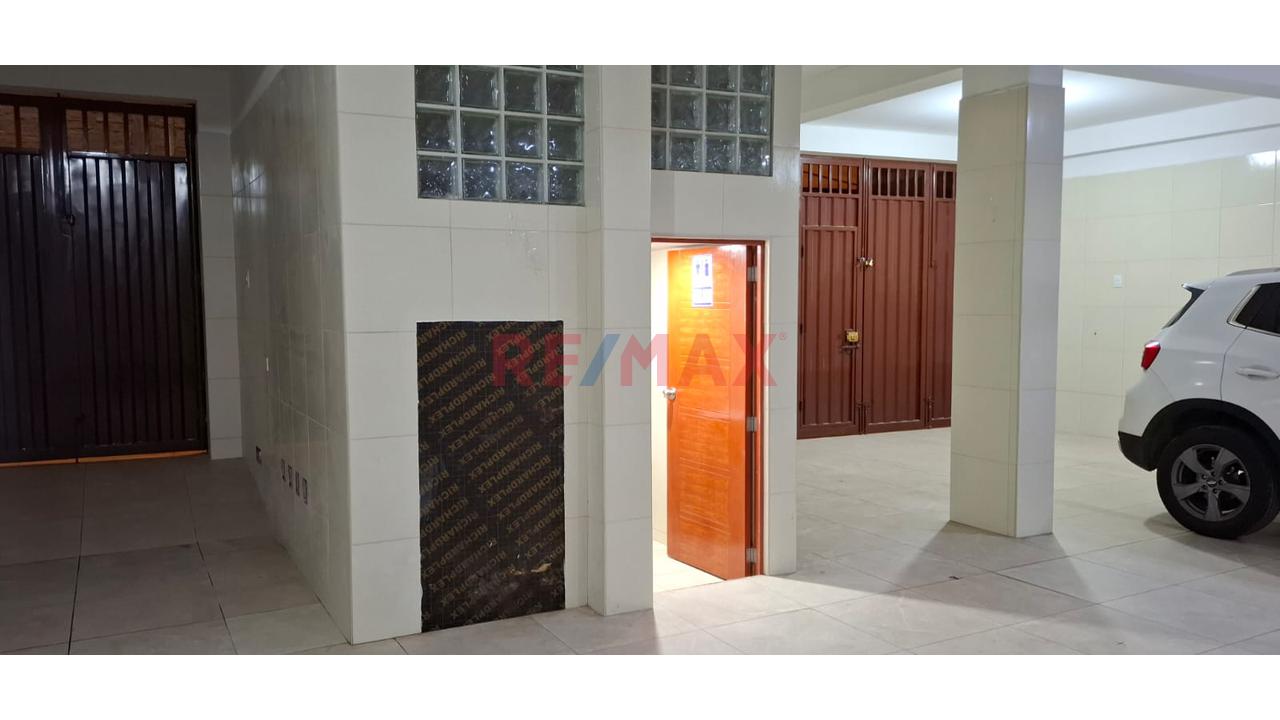 Alquiler De Local Comercial De Estreno De 135 M² Con Doble Frente A Dos Vías En Villa María Del Triunfo! - 9