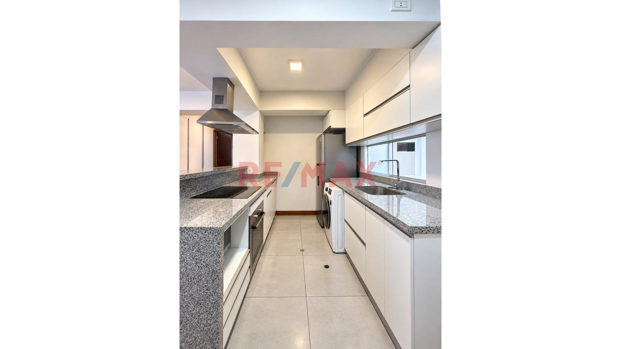Venta De Departamento En Límite Barranco Y Miraflores — foto 3