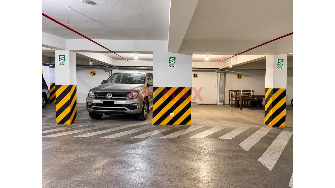 Venta De Departamento En Límite Barranco Y Miraflores — foto 14