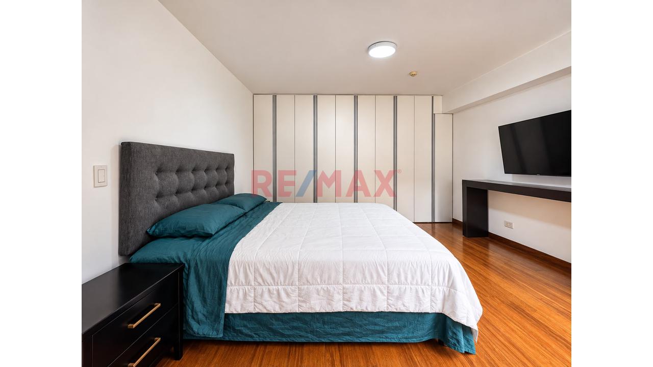 Venta De Departamento En Límite Barranco Y Miraflores — foto 9