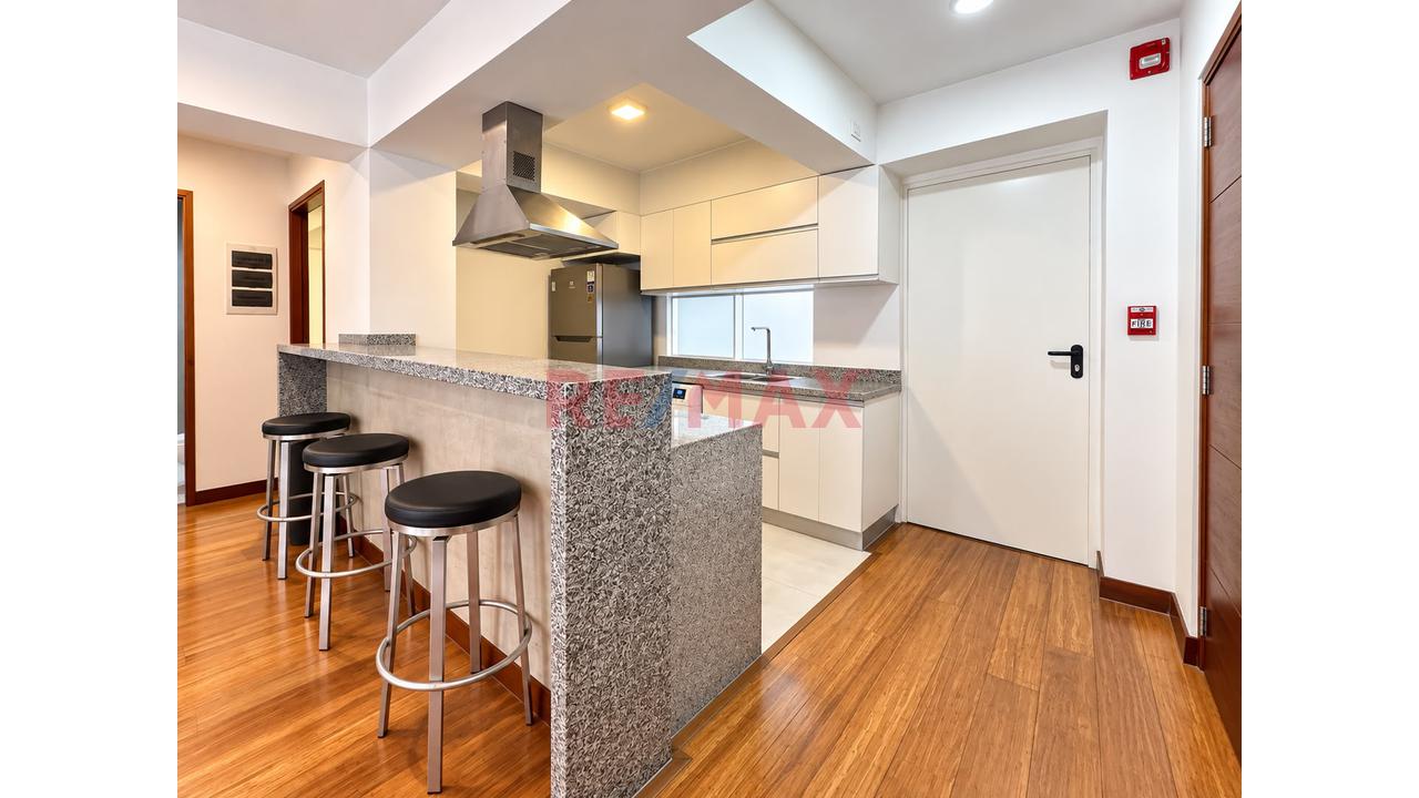 Venta De Departamento En Límite Barranco Y Miraflores — foto 4