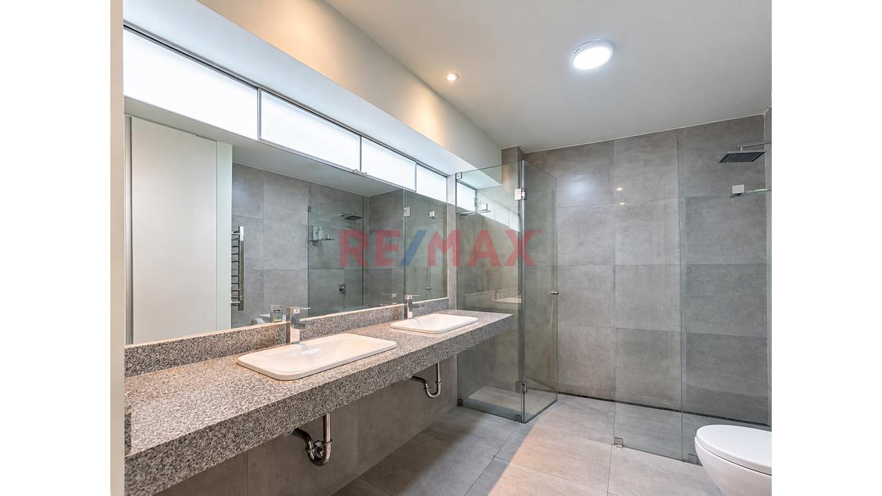 Venta De Departamento En Límite Barranco Y Miraflores — foto 11