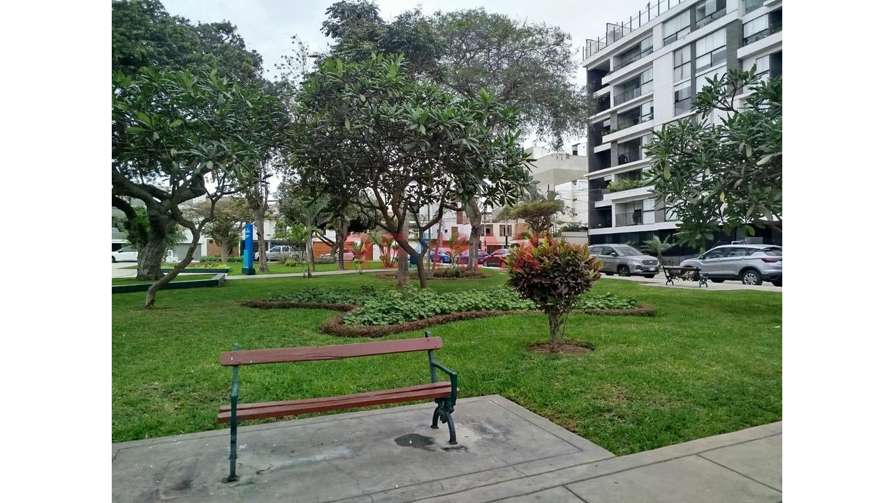 Venta De Depa Primer Piso + Cochera Frente A Parque Ubicacion Estrategica En Vista Alegre Surco — foto 2
