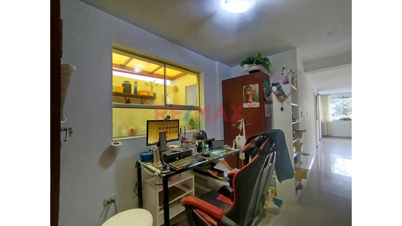 Venta De Depa Primer Piso + Cochera Frente A Parque Ubicacion Estrategica En Vista Alegre Surco — foto 6