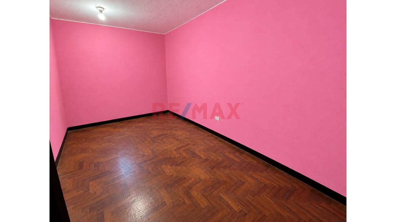 Alquiler De Local Comercial De 120 M² – 2.º Piso | Av. Carlos Izaguirre, Los Olivos - 11