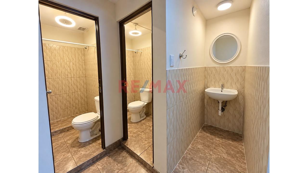 Alquiler De Local Comercial De 120 M² – 2.º Piso | Av. Carlos Izaguirre, Los Olivos - 13