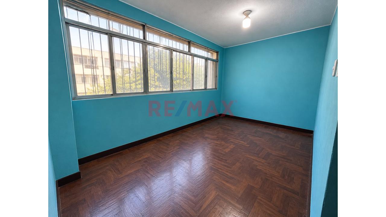 Alquiler De Local Comercial De 120 M² – 2.º Piso | Av. Carlos Izaguirre, Los Olivos - 12