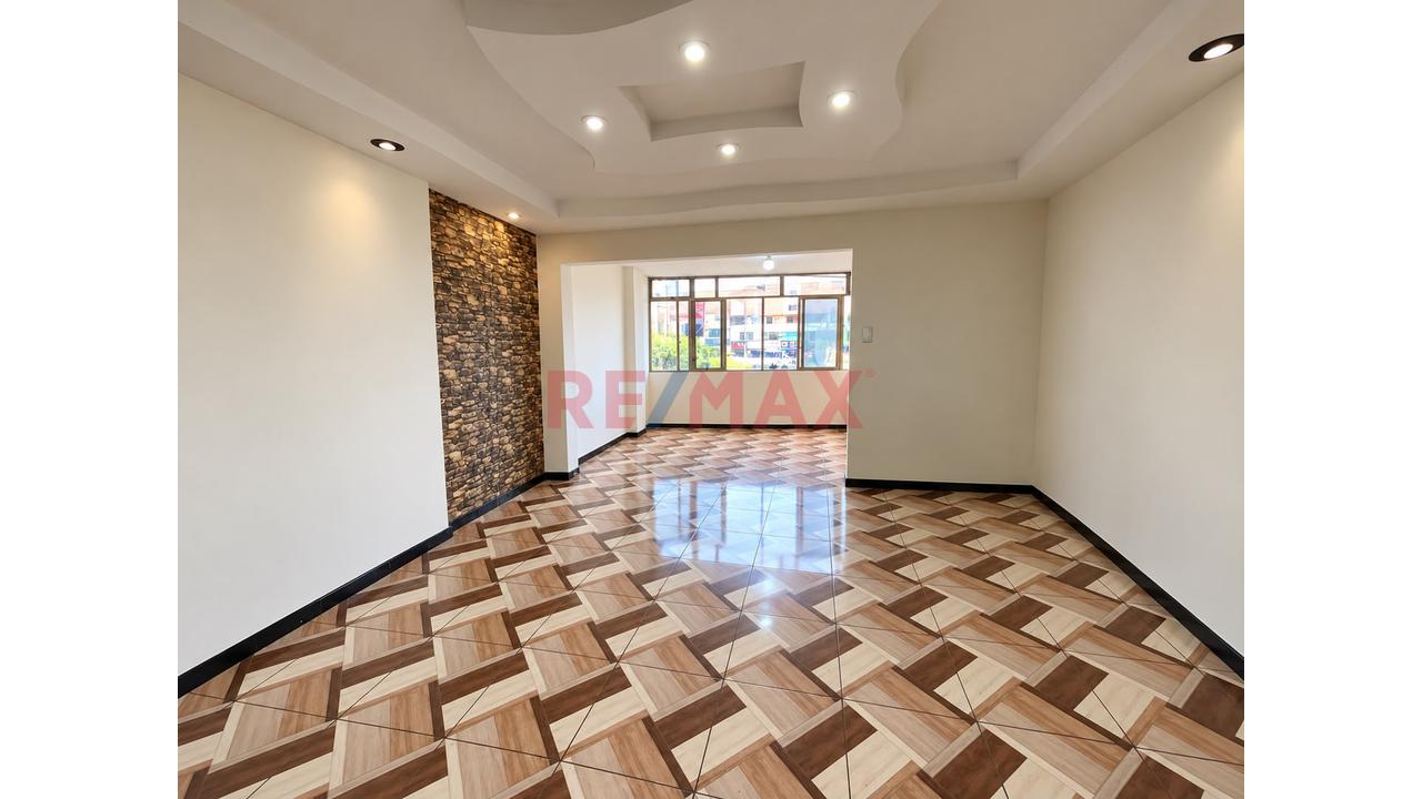 Alquiler De Local Comercial De 120 M² – 2.º Piso | Av. Carlos Izaguirre, Los Olivos - 1