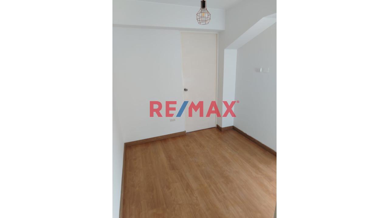 ¡Alquiler De Departamento De 100 M² En Barrio Médico, Límite Con Miraflores Con Cochera — foto 11