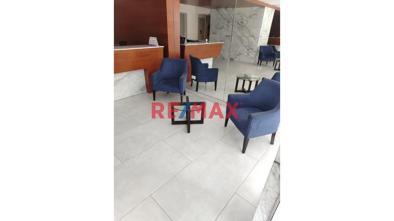 ¡Alquiler De Departamento De 100 M² En Barrio Médico, Límite Con Miraflores Con Cochera — foto 2