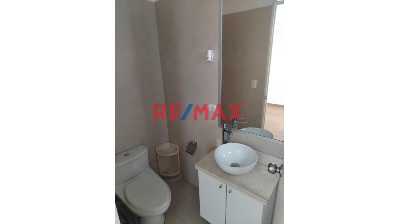 ¡Alquiler De Departamento De 100 M² En Barrio Médico, Límite Con Miraflores Con Cochera — foto 15
