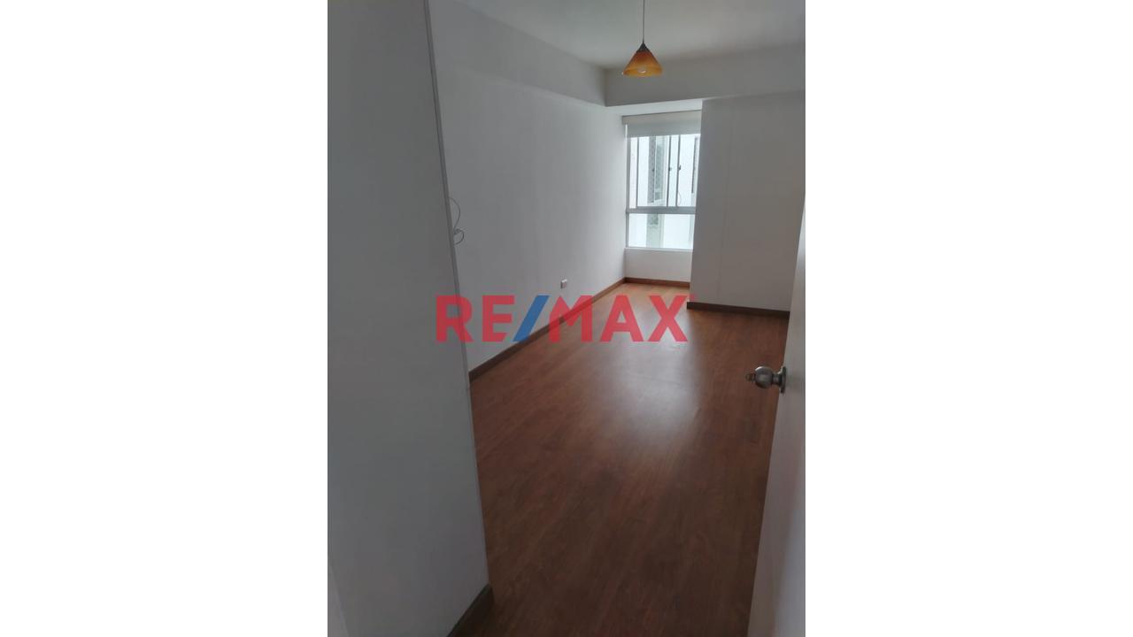¡Alquiler De Departamento De 100 M² En Barrio Médico, Límite Con Miraflores Con Cochera — foto 12