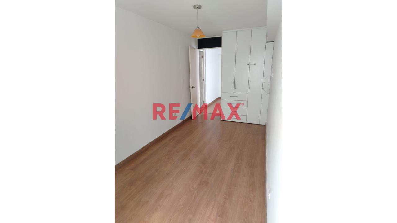 ¡Alquiler De Departamento De 100 M² En Barrio Médico, Límite Con Miraflores Con Cochera — foto 13