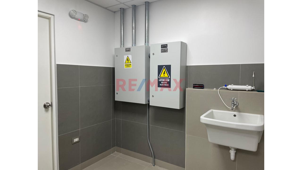 🏢 **¡Se Vende Consultorio/Oficina En Santiago De Surco!** - 11